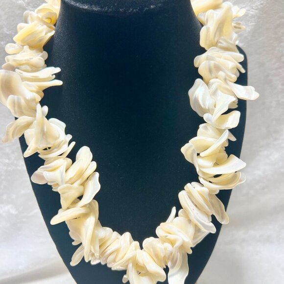 Mother of pearl MOP shell statement necklace, brooches, bracelet , earrings - Picture 2 of 16